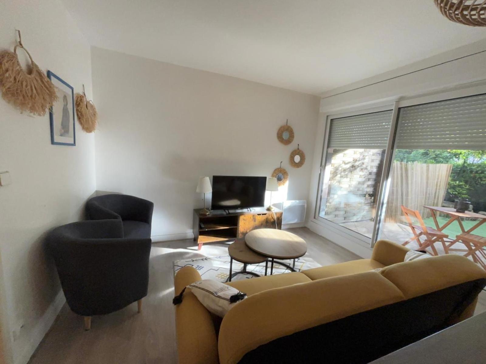 Appartement En Centre Ville Avec Cour Face Au Parc Pasteur Orleans Bagian luar foto