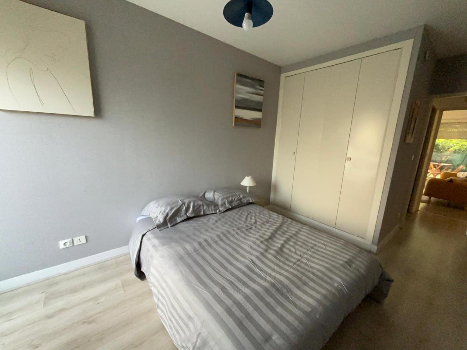 Appartement En Centre Ville Avec Cour Face Au Parc Pasteur Orleans Bagian luar foto