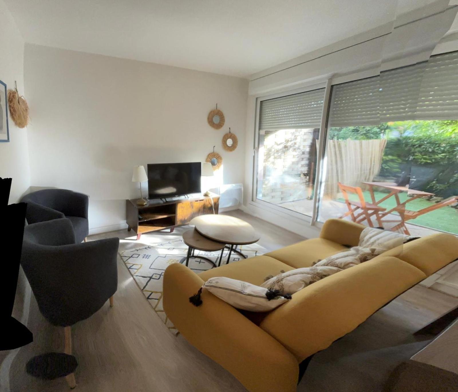 Appartement En Centre Ville Avec Cour Face Au Parc Pasteur Orleans Bagian luar foto